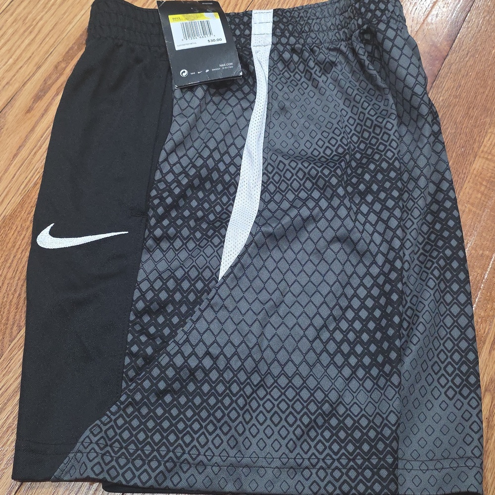 Nike shorts boys Size S